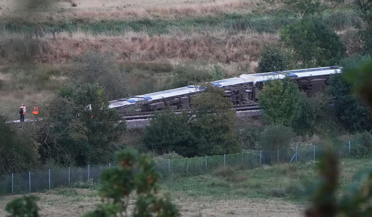 Eleven Injured After Passenger Train Derails in Southern England